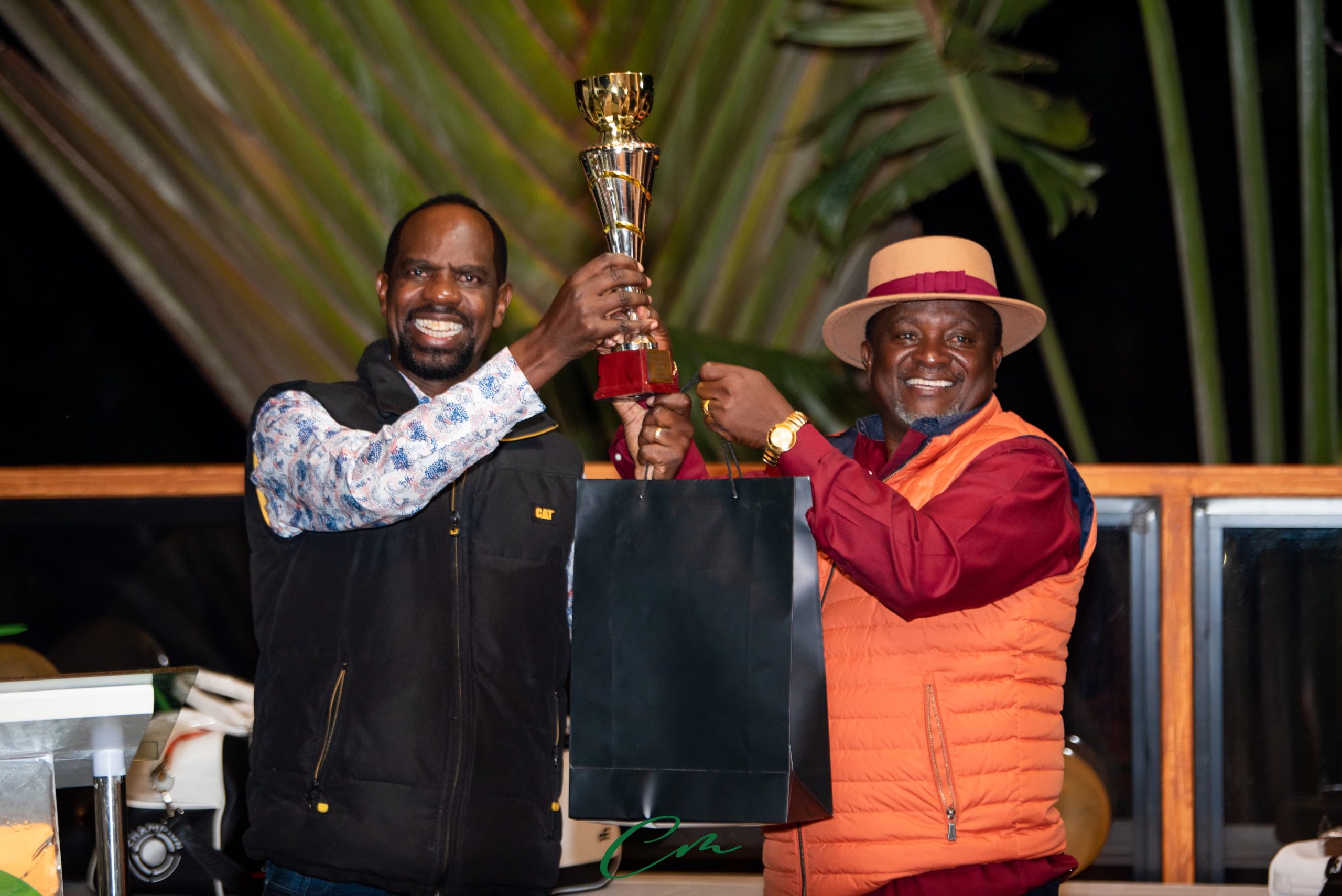 The CEO Thika Greens Sen. Charles Kibiru (right) awards the Overall Winner Capt. Henry Kinyua, the overall winner of the CEOs Golf Day at Thika Greens golf resort on 27th July, 2024.