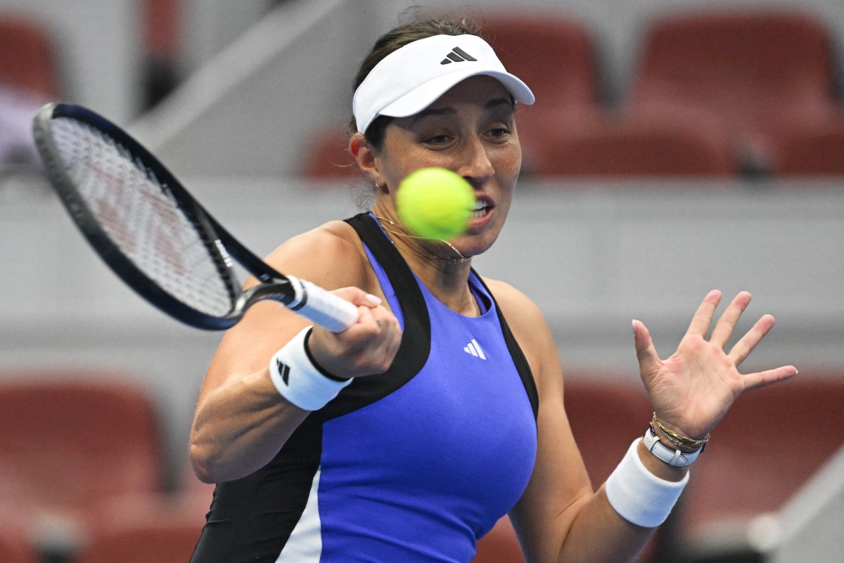 Jessica Pegula of the US hits a return to Russia’s Veronika Kudermetova during their women’s singles match at the China Open tennis tournament in Beijing on September 29, 2024. Photo/Greg Baker/AFP